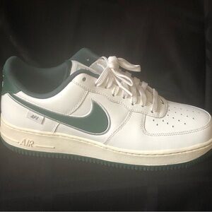 Nike Air Force 1 '07 AF1 Low Mens 8.5 White And Green Shoes